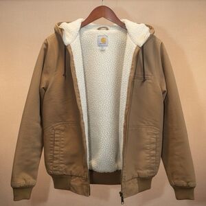 Carhartt Weathered Duck Wildwood Jacket in brown with a sherpa lining
